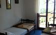 Dvokrevetna soba u Izdajem sobe sa kupatilima, 6 eura, privatni smeštaj u mestu Risan, Crna Gora